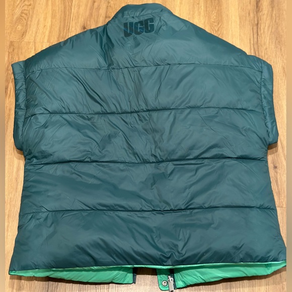 Beautiful UGG sleeveless jacket with tag - Picture 2 of 4